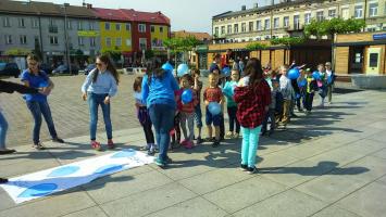 Kto wody nie szanuje, ten życie marnuje –  happening uczniów  Gimnazjum nr 3