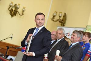 Prezydent Andrzej Duda wmurował kamień węgielny pod budowę pierwszej w Polsce hali lodowej 