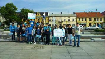 Kto wody nie szanuje, ten życie marnuje –  happening uczniów  Gimnazjum nr 3